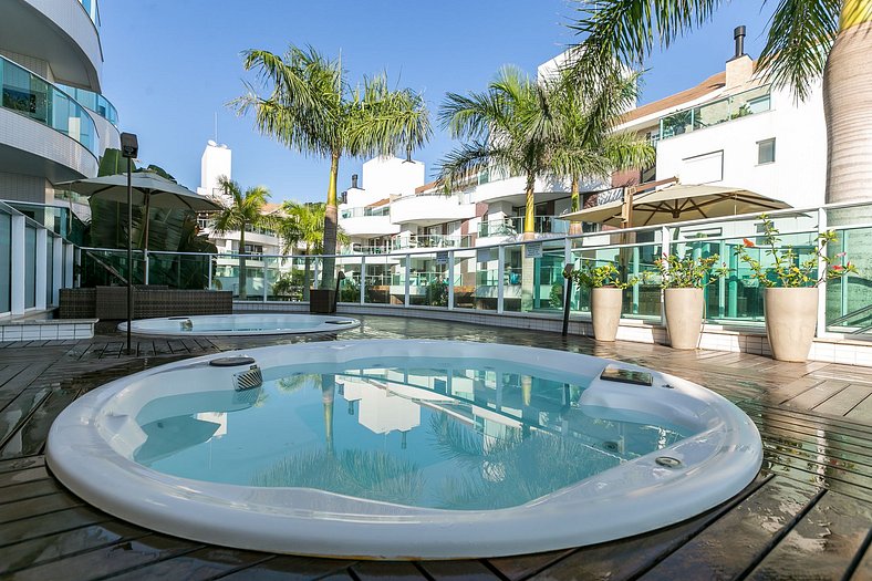 Apto Bombinhas ⭐️ Piscinas & Jacuzzi ⭐️ Wi-Fi & Vaga