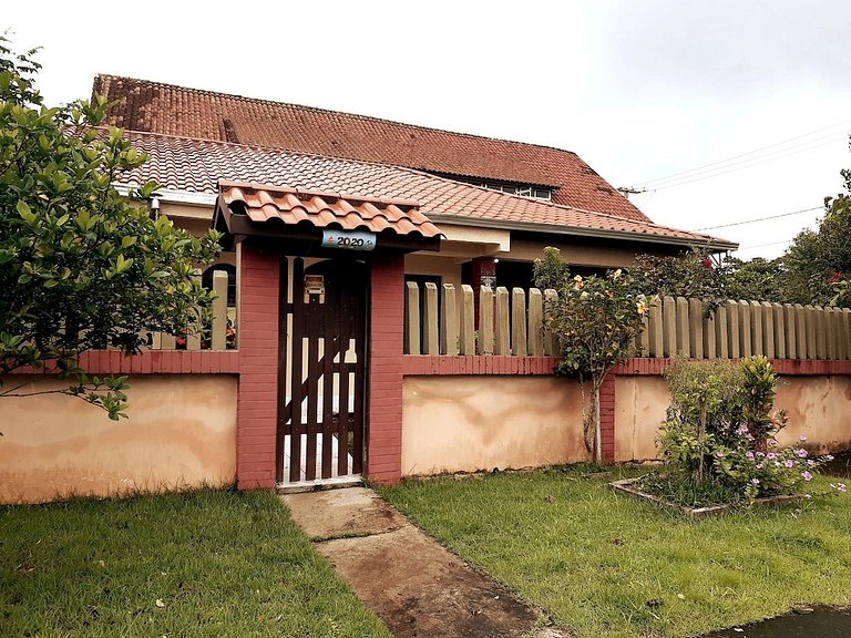 Casa Espaçosa 🏖️ Pertinho da Praia 🏖️ Churrasqueira & Gara